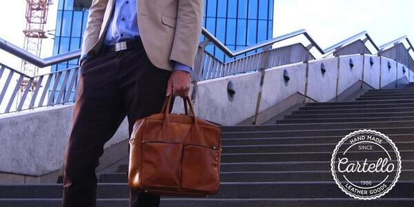 Stylizacja z torbą na laptopa: jak dopasować torbę do reszty stroju na spotkanie biznesowe? 